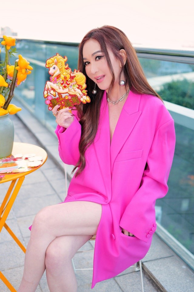 Gu mặc trẻ như gái 20 của Ôn Bích Hà 6 Gu mặc trẻ như gái 20 của Ôn Bích Hà - 5