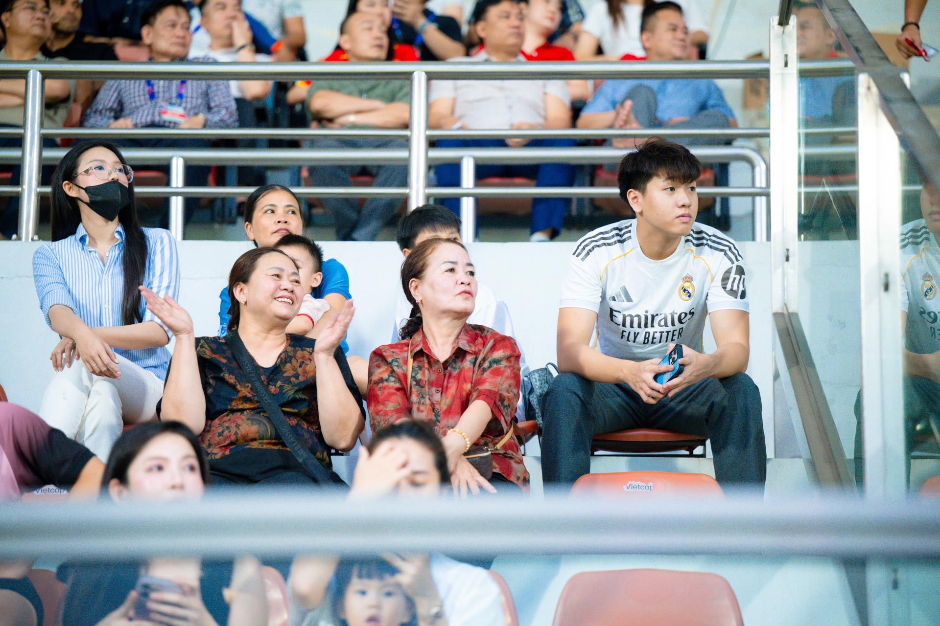 1776039011 788 Hai em trai cuc pham cua Doan Hai My do