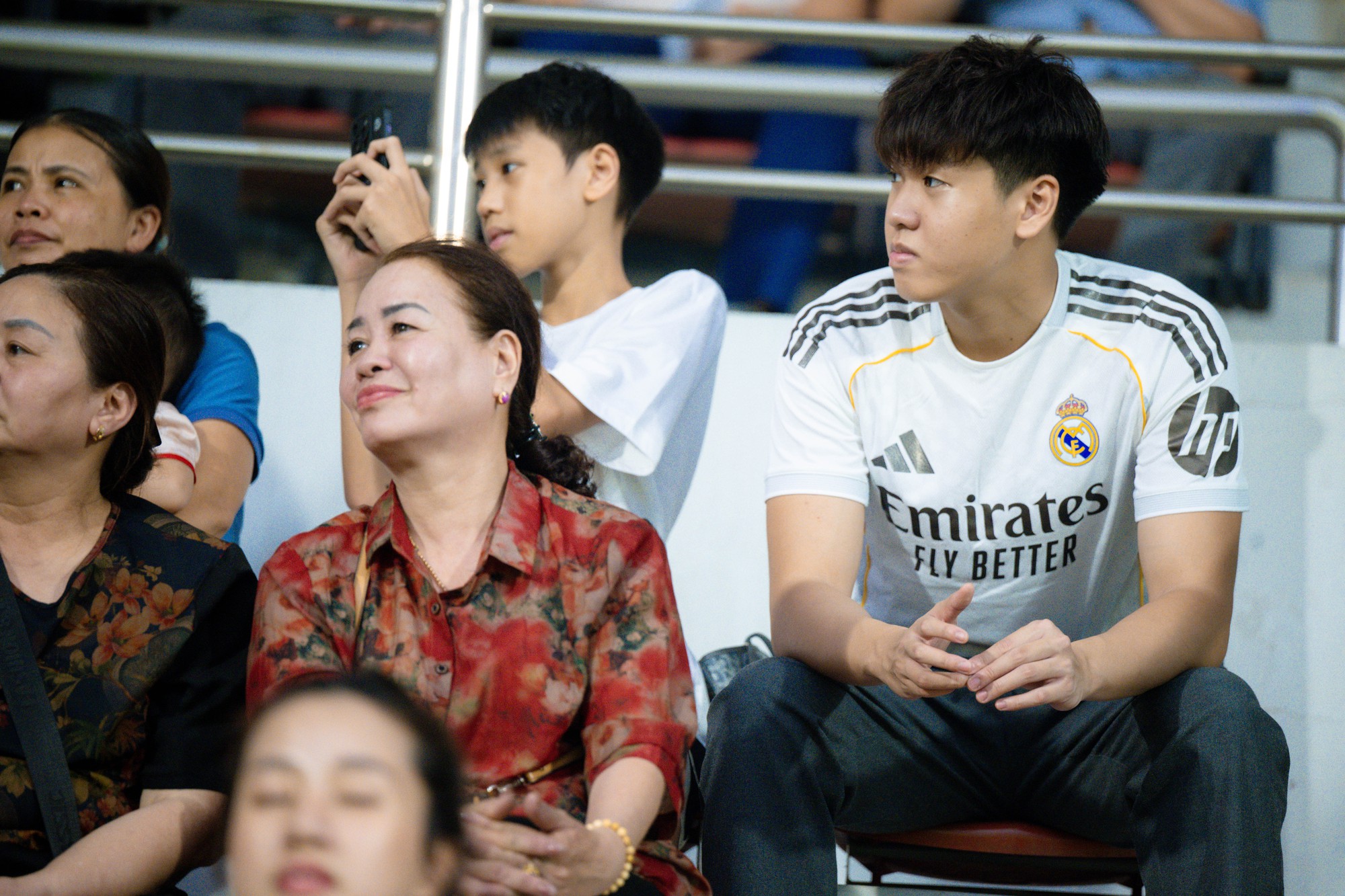 1776039013 845 Hai em trai cuc pham cua Doan Hai My do