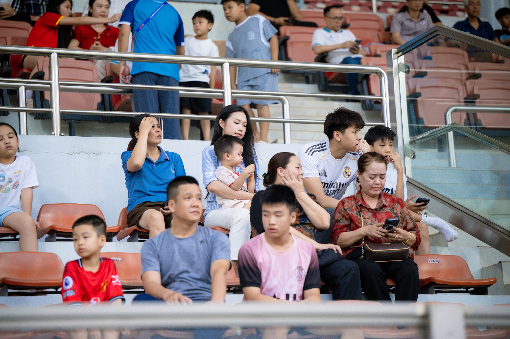 1776039019 79 Hai em trai cuc pham cua Doan Hai My do