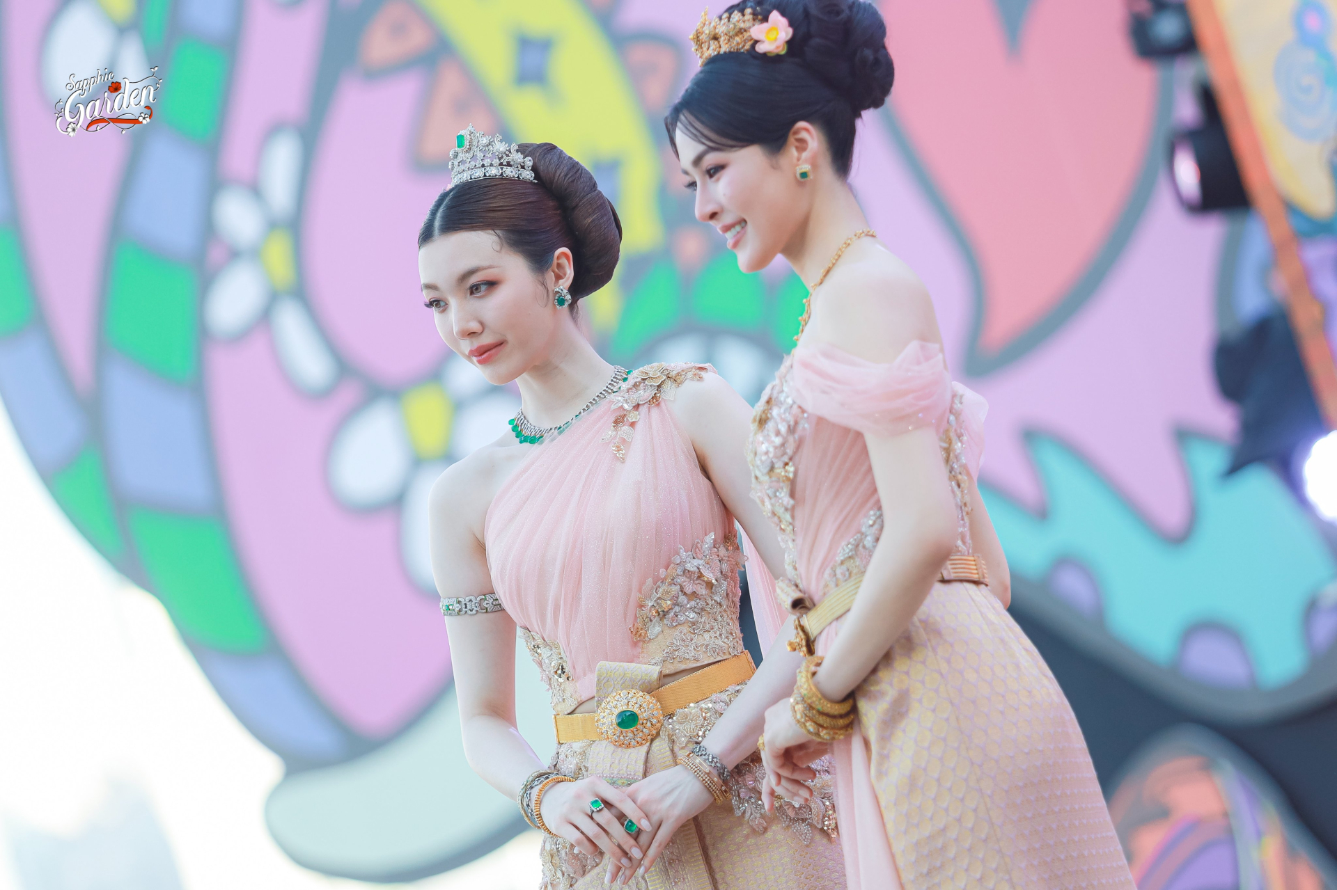 1776041370 495 Xinh dep nhu xe truyen tranh buoc ra soi gia