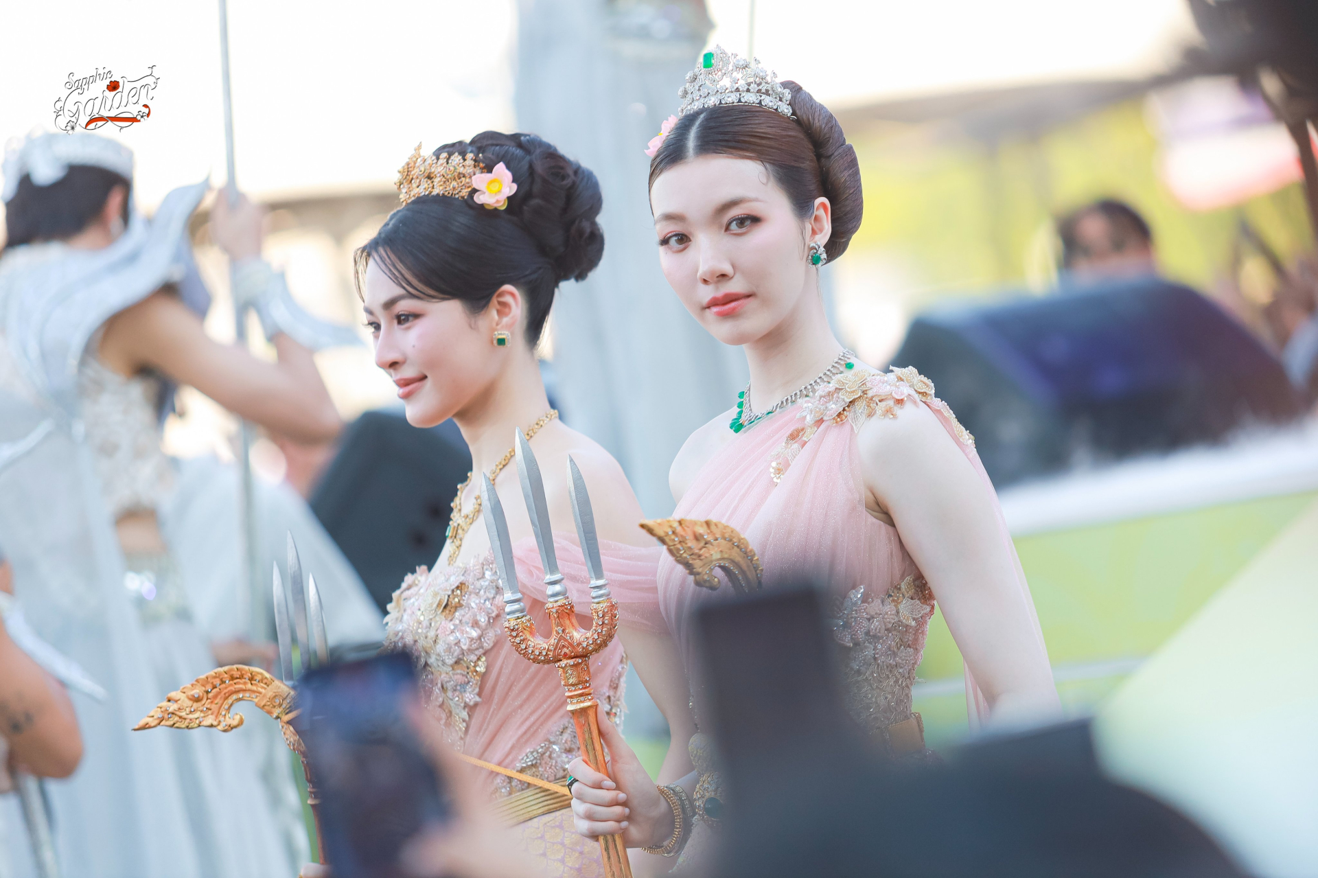 1776041372 232 Xinh dep nhu xe truyen tranh buoc ra soi gia