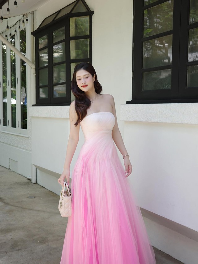 Váy loang màu tươi sáng dẫn dắt xu hướng thời trang resort 2026- Ảnh 2.