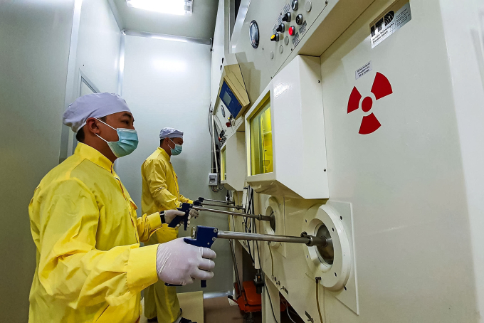 Nhân sự làm việc tại lò phản ứng hạt nhân Đà Lạt, năm 2025. Ảnh: Trường Hà