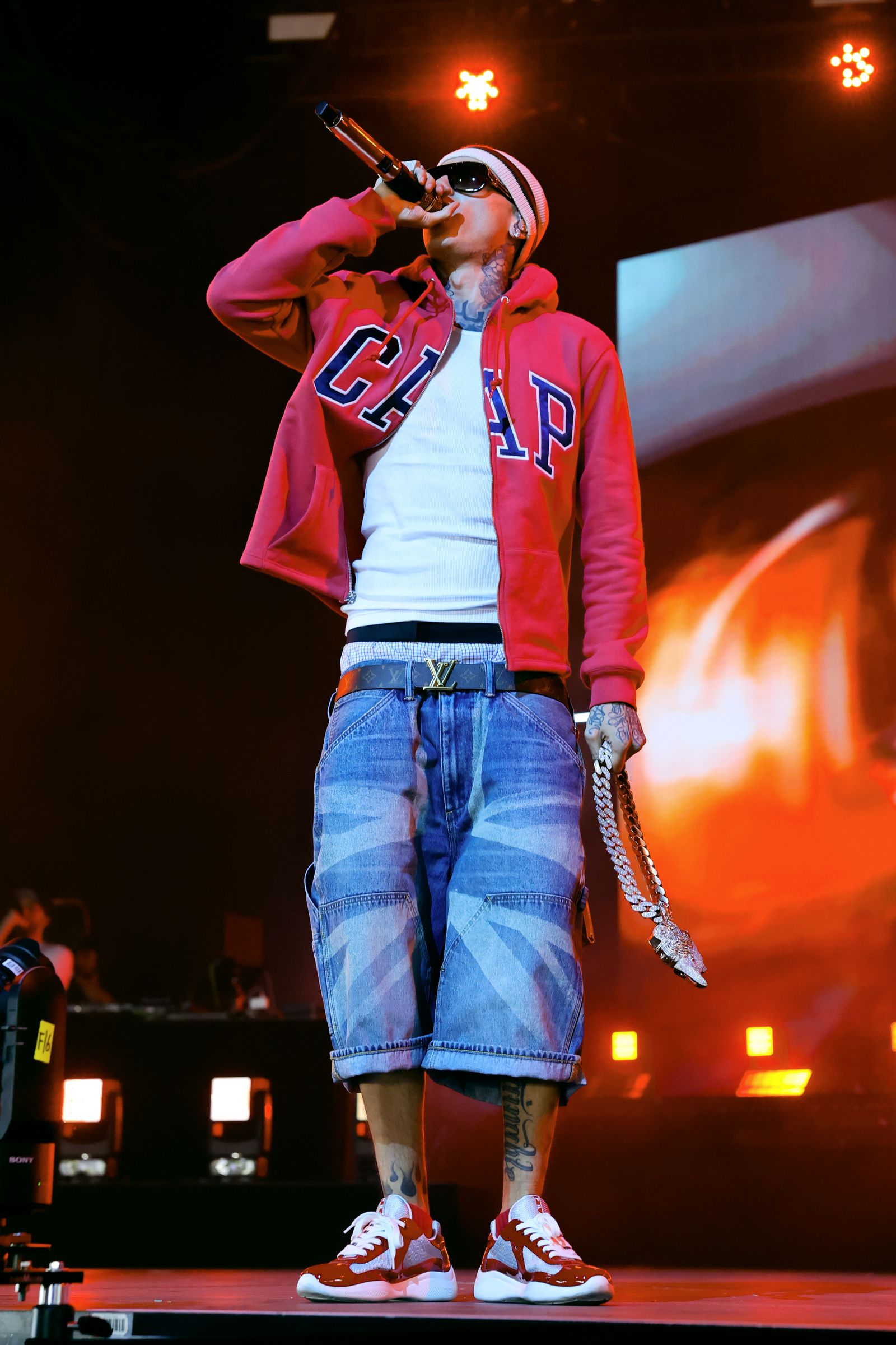 Coachella 2026: Bộ 3 BLACKPINK “ngoan xinh… nhạt”, không ai nổi hơn Kylie Jenner vì chiếc áo in mặt một người- Ảnh 15.