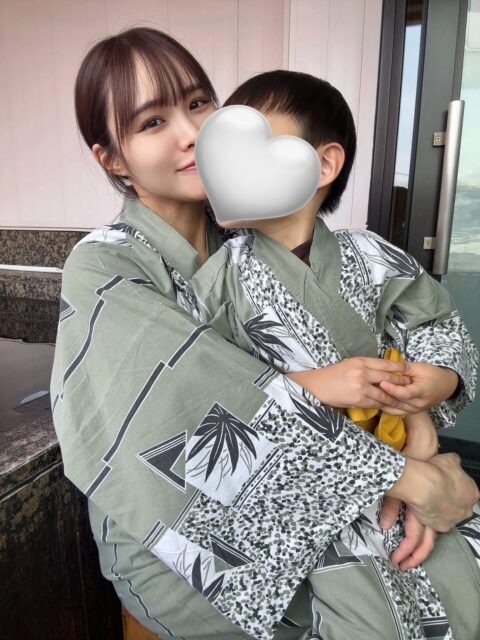 2 thanh vien nhom nhac nu dot ngot mang thai