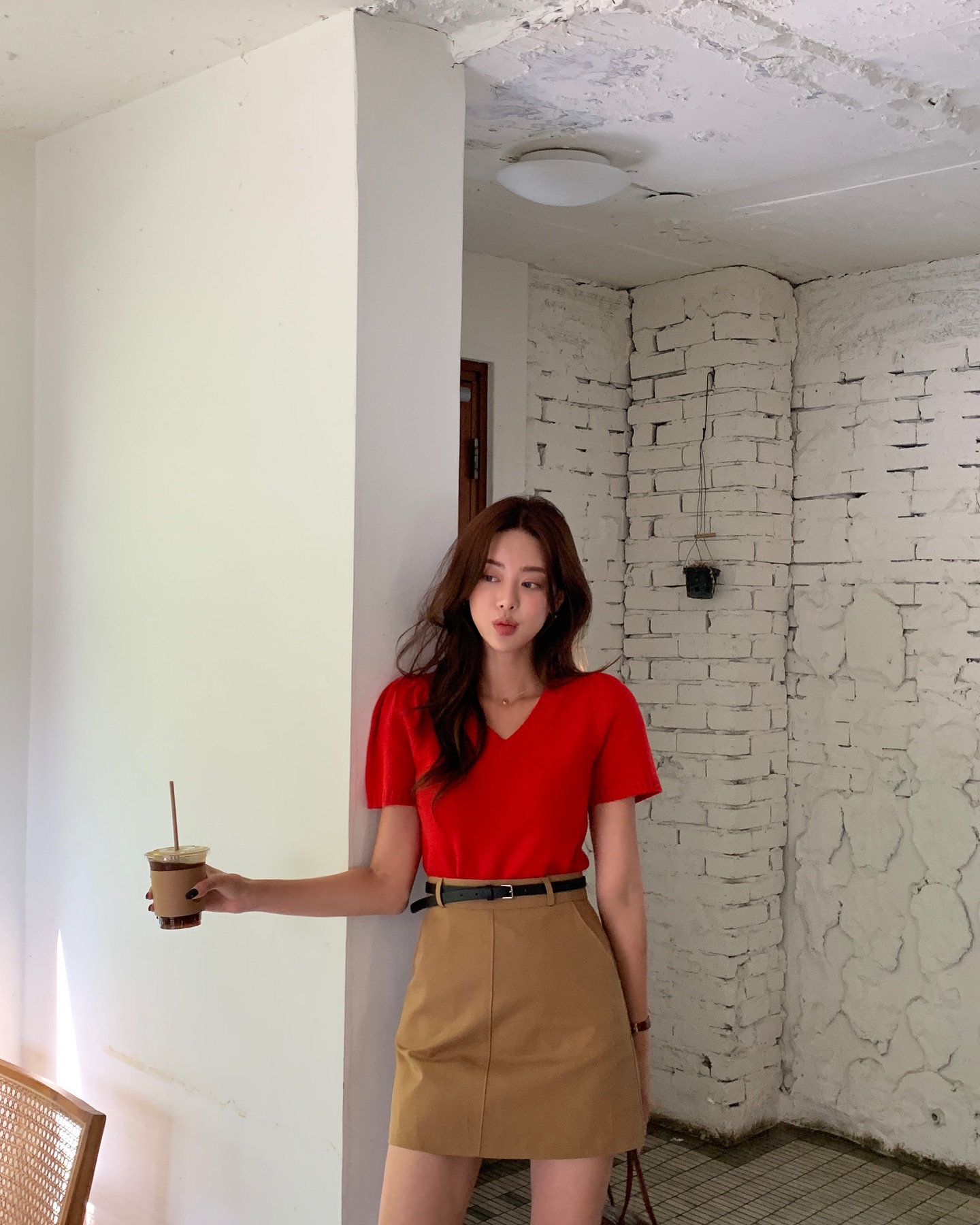 4 cách mặc chân váy ngắn đẹp từ dạo phố tới đi du lịch, lên hình sống ảo cực xinh- Ảnh 1.