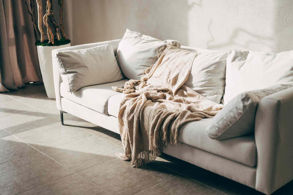 4 cách xử lý nhanh mùi khó chịu trong nhà khi giao mùa xuân sang hè - 1