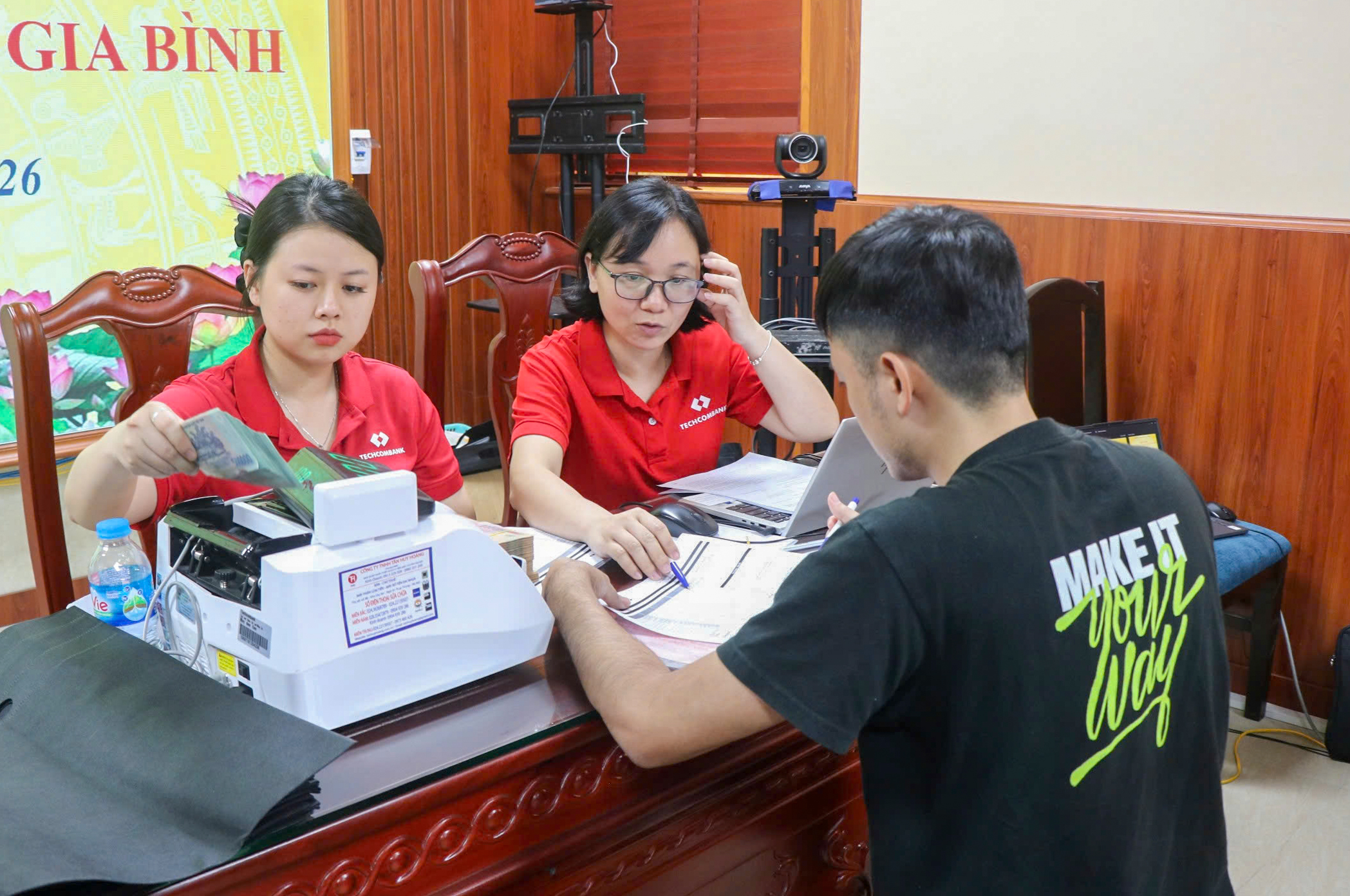 40 hộ dân nhận thưởng lớn vì bàn giao đất sớm làm sân bay Gia Bình - Ảnh 1. 40 hộ dân nhận thưởng lớn vì bàn giao đất sớm làm sân bay Gia Bình - Ảnh 1.