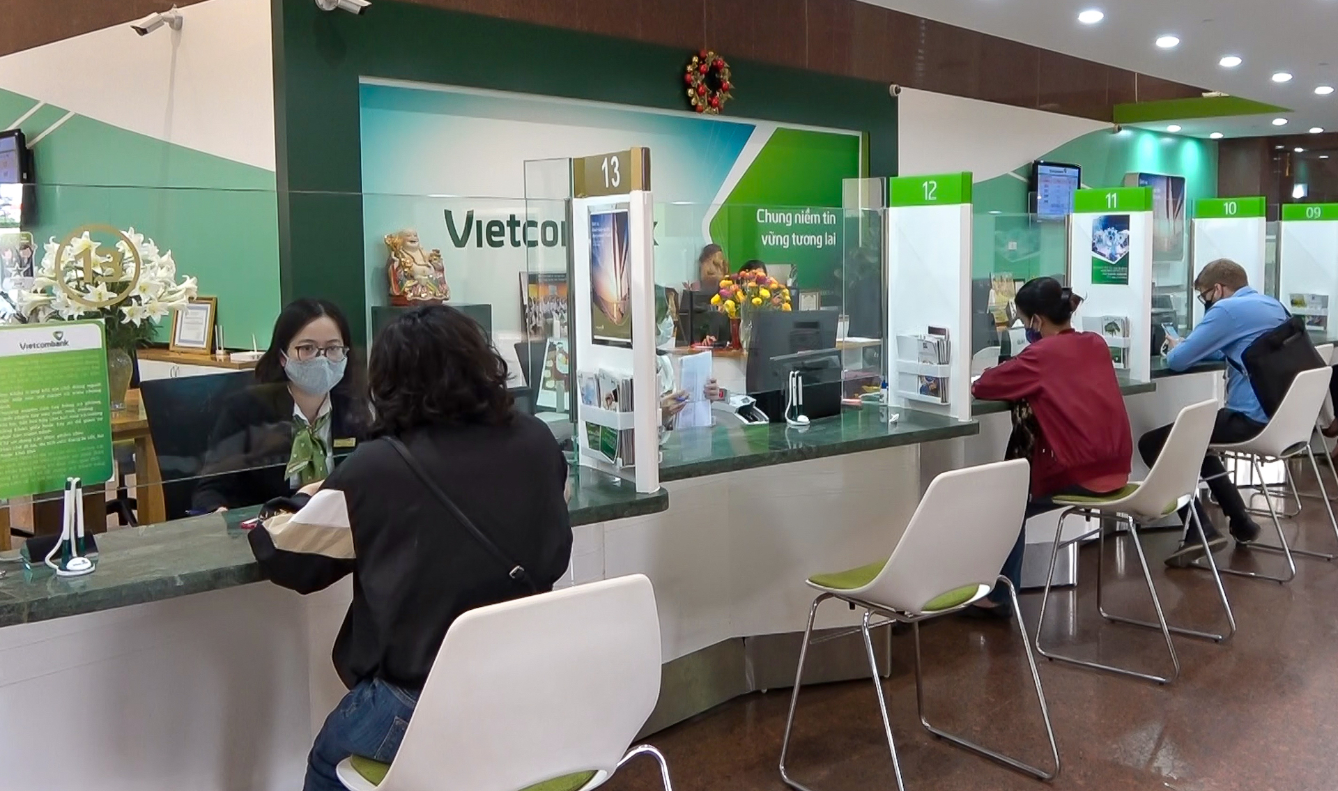 5 trường hợp bị Vietcombank, VietinBank, Agribank, BIDV... tạm ngừng toàn bộ giao dịch rút/chuyển tiền- Ảnh 1.