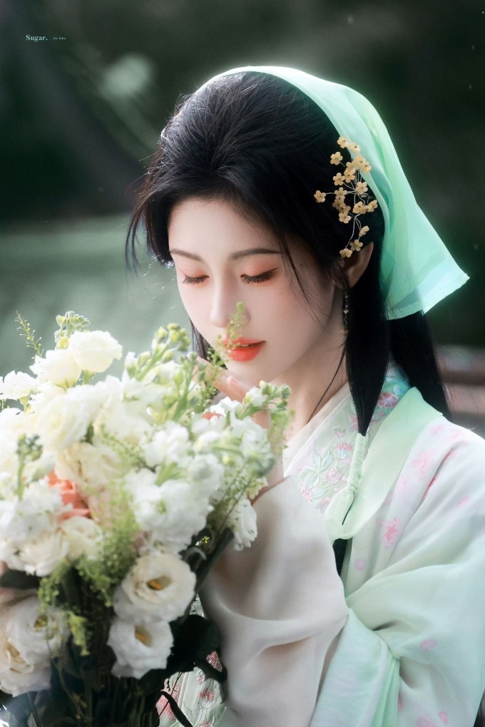 6 thói quen giữ làn da trắng như trứng gà bóc của Cúc Tịnh Y 1 Tạo hình của Cúc Tịnh Y trong bộ phim mới lên sóng Nguyệt Lân Ỷ Kỷ.