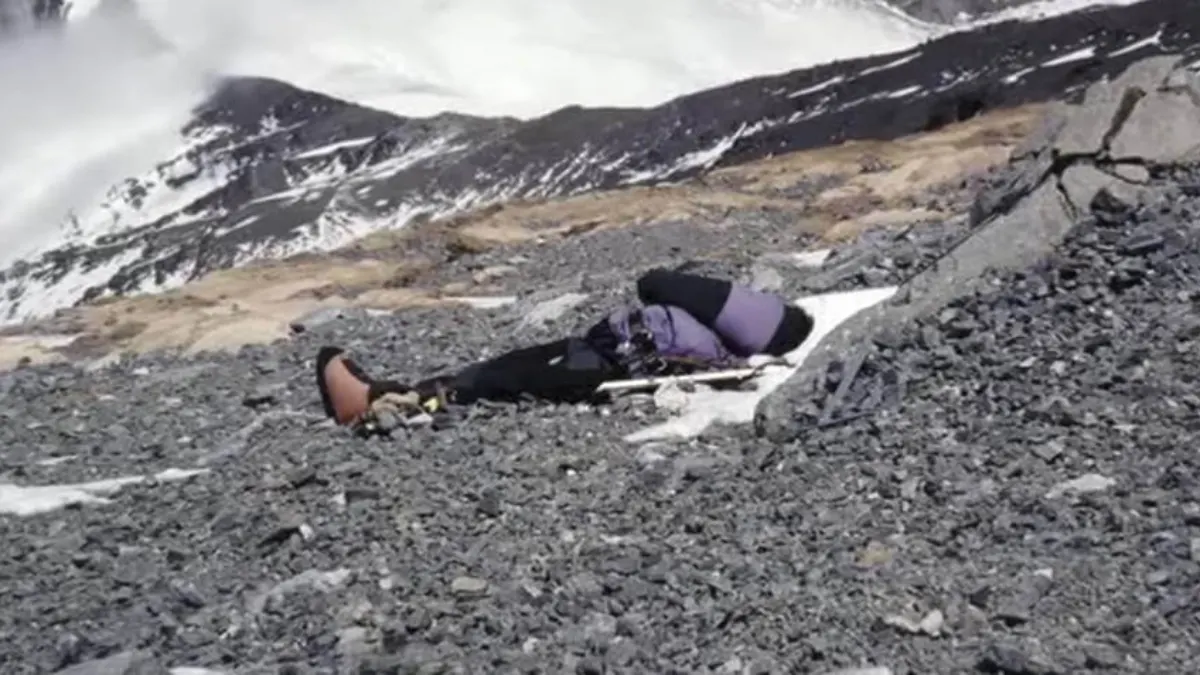 7 câu chuyện ám ảnh phía sau các “cột mốc thi thể” trên đỉnh Everest- Ảnh 4. 7 câu chuyện ám ảnh phía sau các “cột mốc thi thể” trên đỉnh Everest- Ảnh 4.