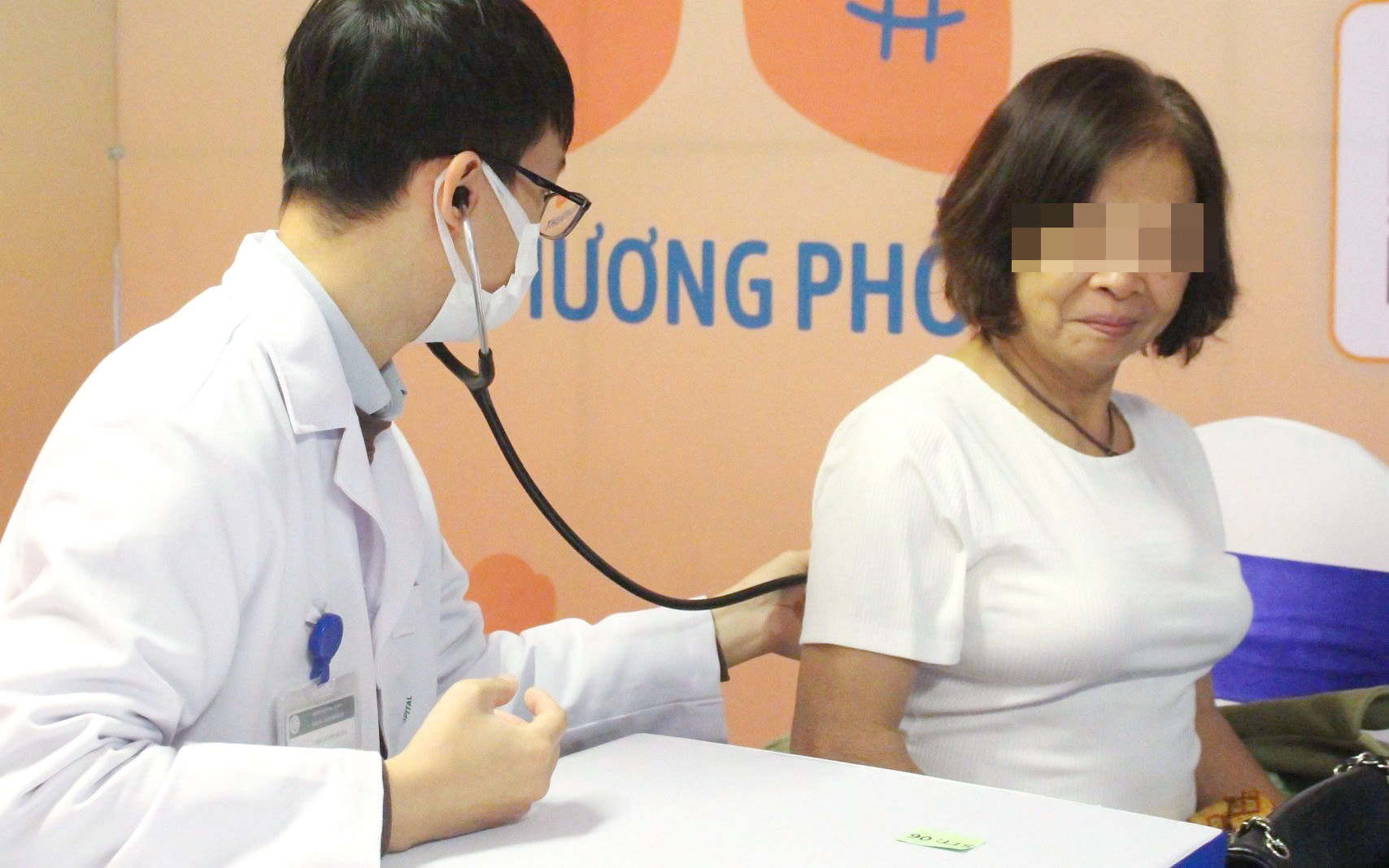 70% bệnh nhân ung thư phổi phát hiện muộn: Làm gì để phát hiện sớm? 1 ung thư phổi - Ảnh 1.