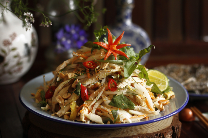 Ăn thịt gà buổi tối giúp no lâu, ít ảnh hưởng đến đường huyết. Ảnh: Bùi Thủy