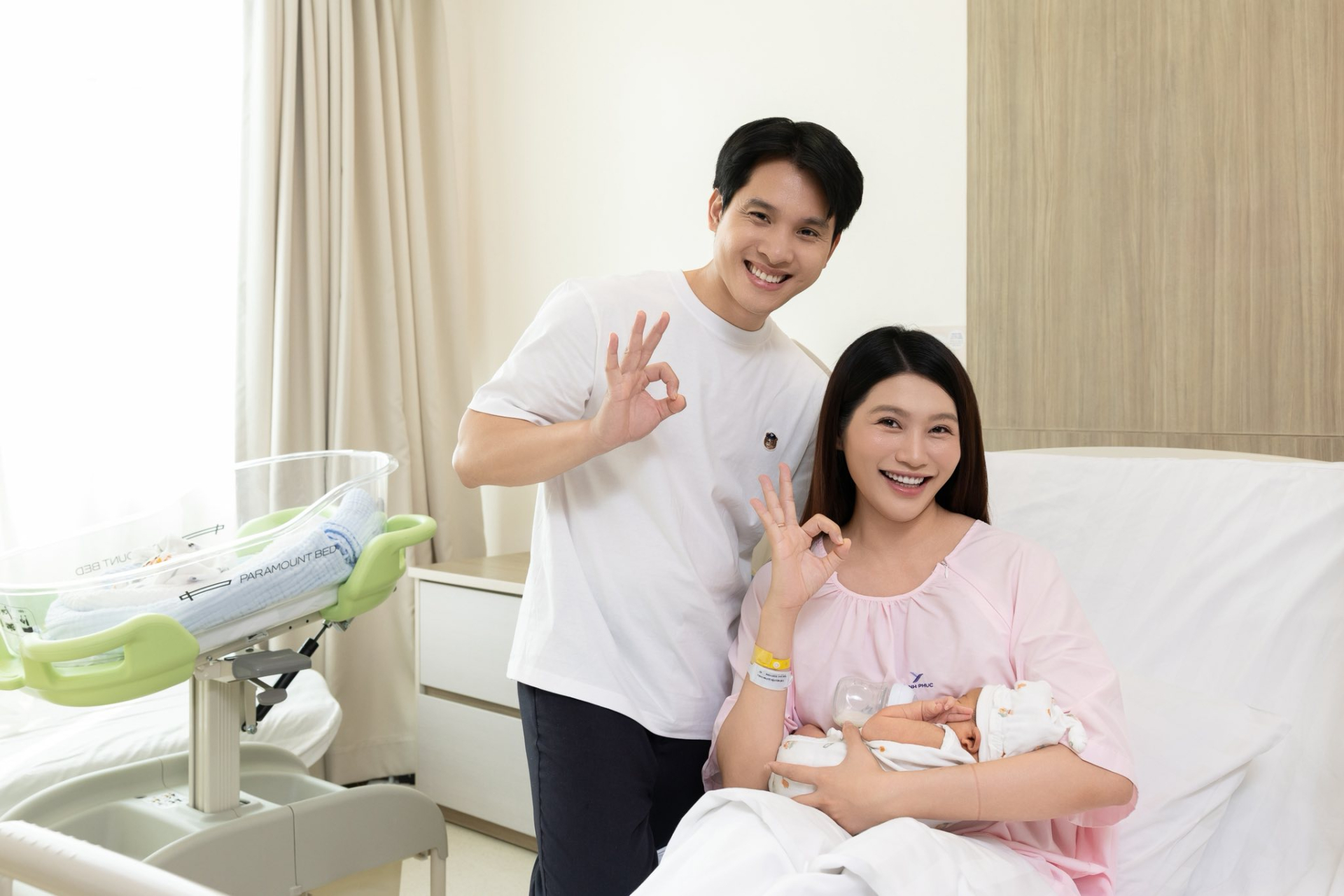 Á hậu Chế Nguyễn Quỳnh Châu vừa sinh con 3 ngày đã đi sự kiện?- Ảnh 2.