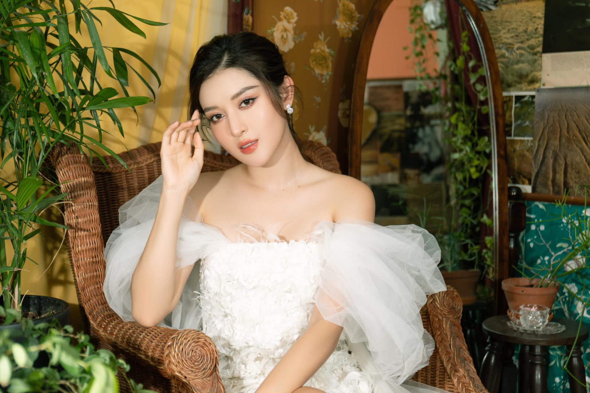 A hau Huyen My giau co va suu tap do