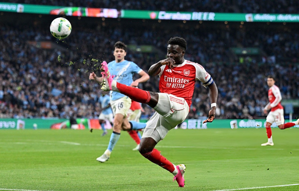 Arsenal lao dốc, Man City bứt tốc: Ngôi vương Ngoại hạng Anh đổi chủ? - 1