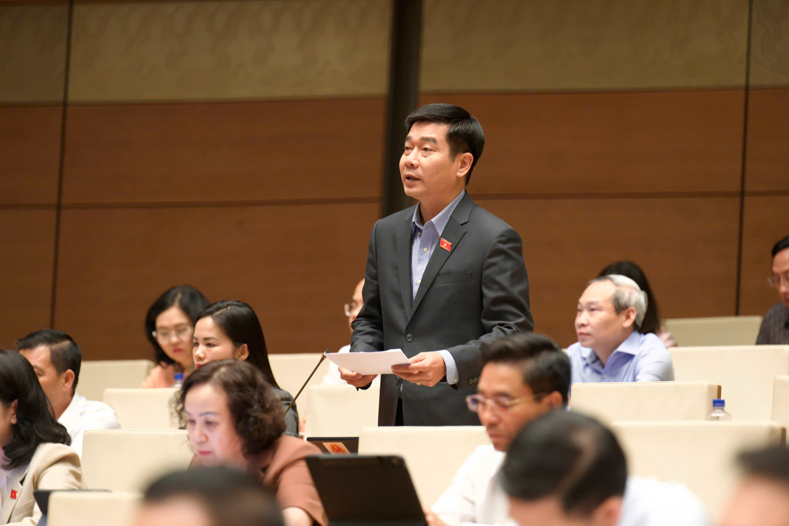 Băn khoăn công chứng giao dịch bất động sản - Ảnh 1.