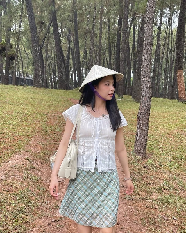 Bản phối độc đáo ngày hè với những chiếc nón lá- Ảnh 1. Bản phối độc đáo ngày hè với những chiếc nón lá- Ảnh 1.
