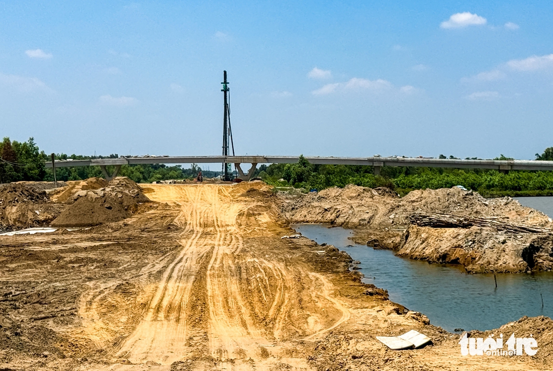 Báo động đỏ đoạn phía tây vành đai 3 TP.HCM: Thi công rất chậm, gói thầu XL8 mới hơn 54% - Ảnh 3.