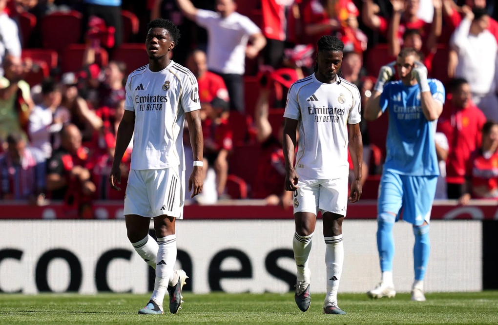 Barcelona ngược dòng hạ Atletico, Real Madrid hụt hơi ở cuộc đua vô địch - 1