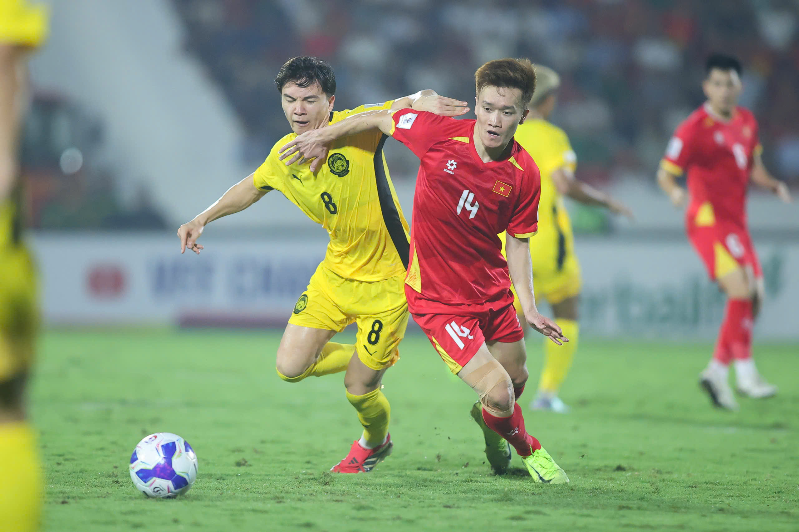 Bất ngờ đội tuyển Việt Nam không cần tiền vệ trung tâm vẫn vận hành rất ‘mượt’
- Ảnh 1.