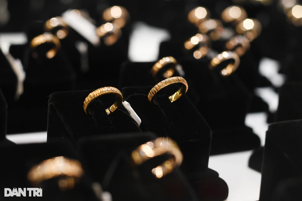 Bất ổn địa chính trị đẩy giá vàng thế giới tăng vọt - 1