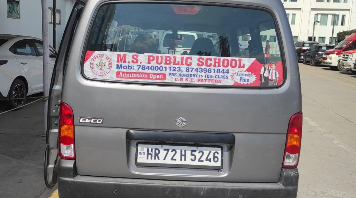 Ấn Độ: Bắt tài xế lái xe đưa đón học sinh cán tử vong bé trai lớp 1- Ảnh 1. Ấn Độ: Bắt tài xế lái xe đưa đón học sinh cán tử vong bé trai lớp 1- Ảnh 1.