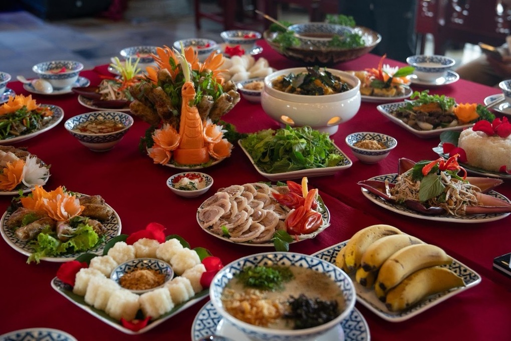 Bay hàng nghìn cây số từ TPHCM ra Hà Nội để thưởng thức cỗ Bát Tràng - 1