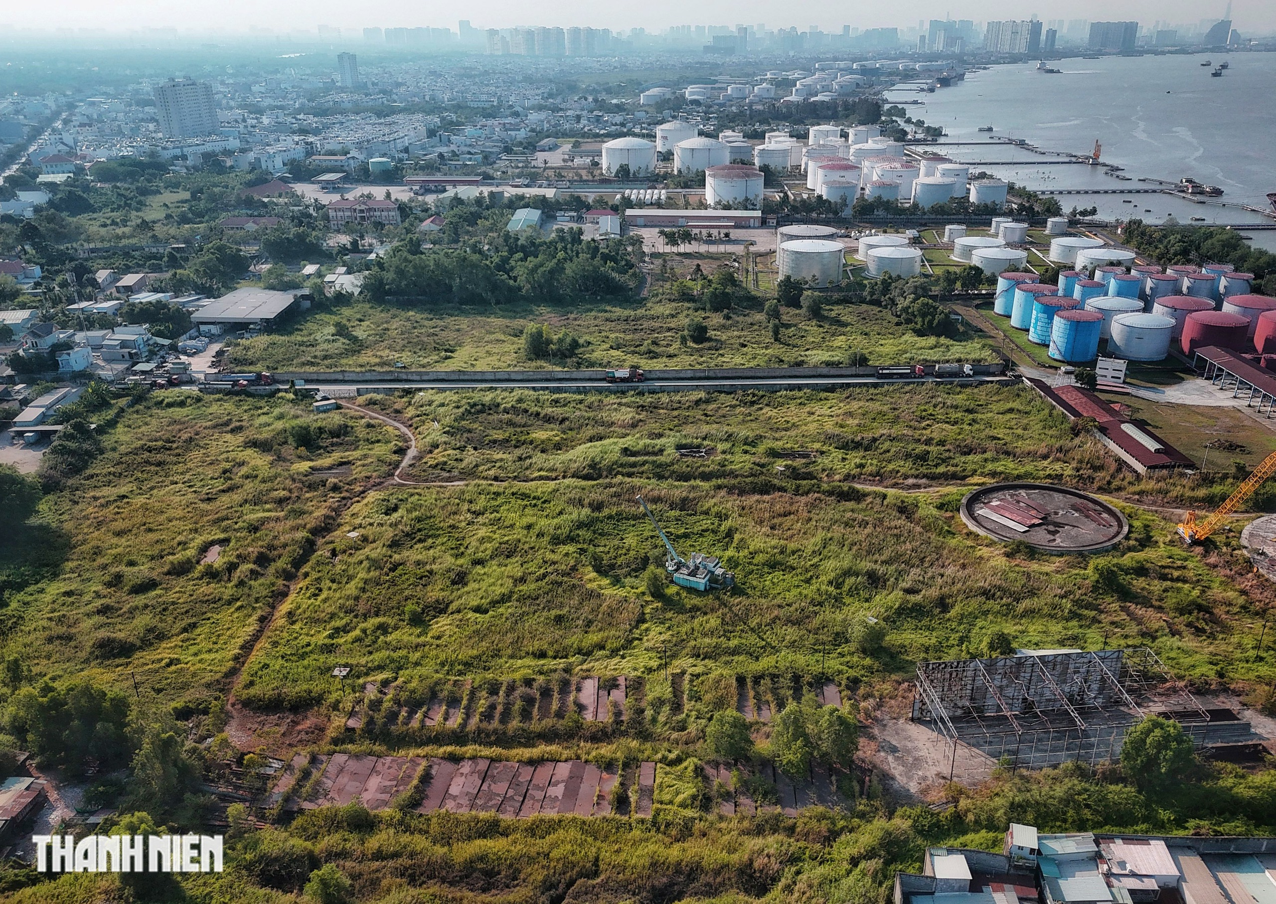 Bên trong Tổng kho xăng dầu 12.000 tỉ đồng ở Nhà Bè bỏ hoang nhiều năm- Ảnh 1. Bên trong Tổng kho xăng dầu 12.000 tỉ đồng ở Nhà Bè bỏ hoang nhiều năm- Ảnh 1.