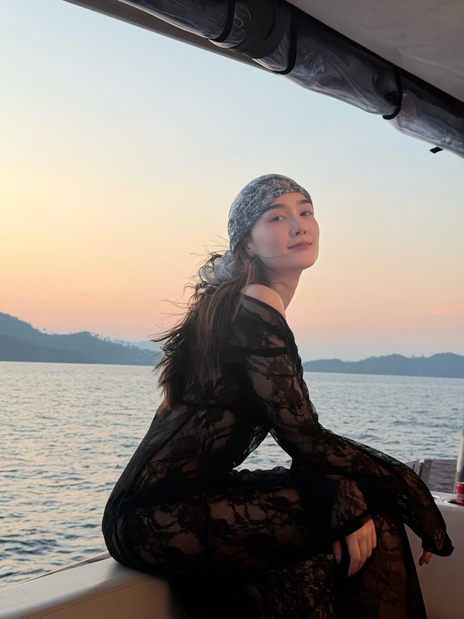 Bí quyết mặc bikini kín đáo mà vẫn nổi bật khi đi biển mùa hè- Ảnh 1. Bí quyết mặc bikini kín đáo mà vẫn nổi bật khi đi biển mùa hè- Ảnh 1.