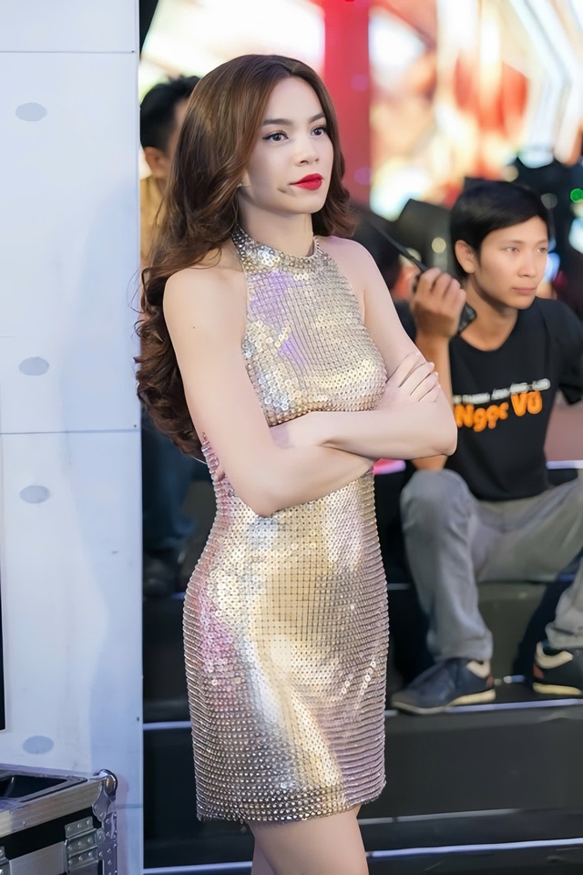 Bí quyết tỏa sáng trong mọi bữa tiệc với đầm sequin lấp lánh - Ảnh 1.