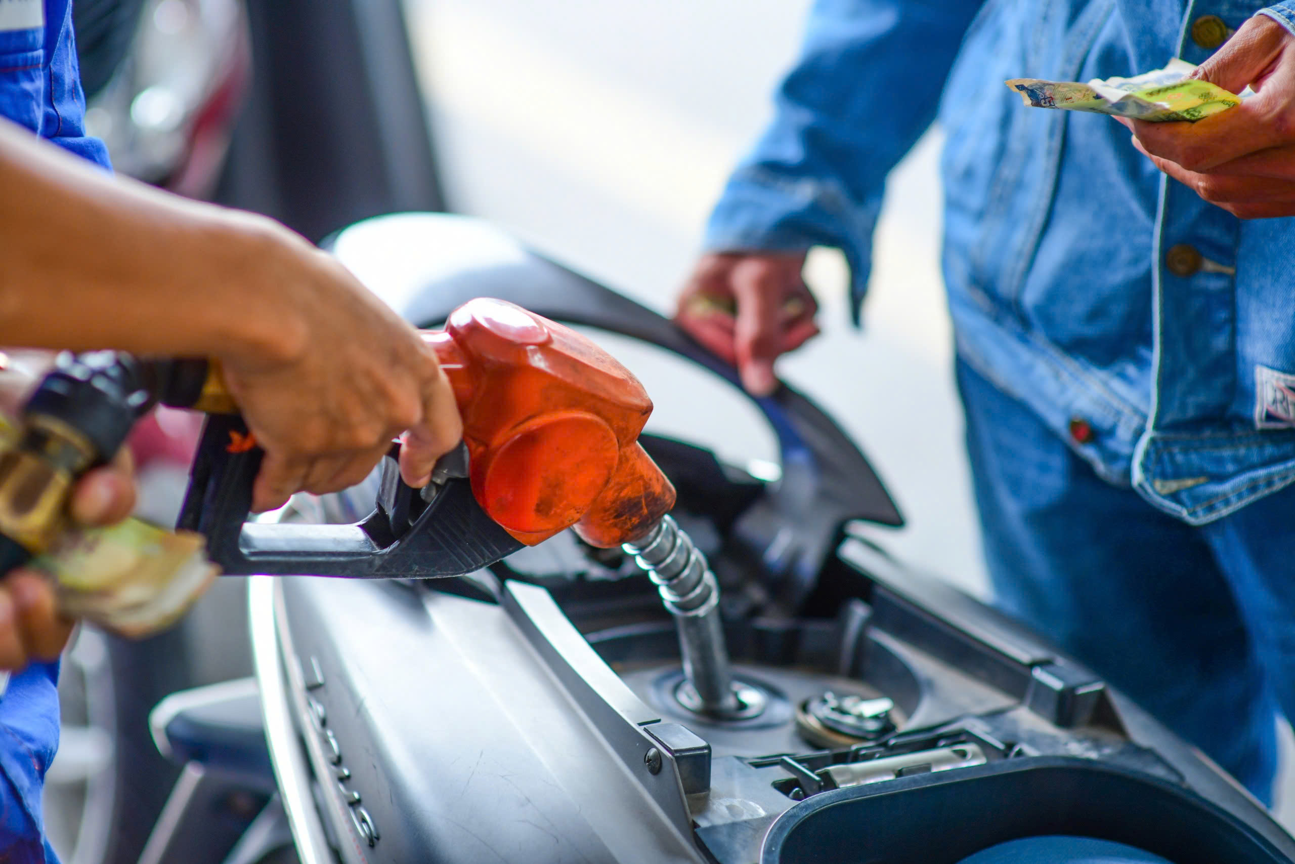 xăng dầu - Ảnh 1.