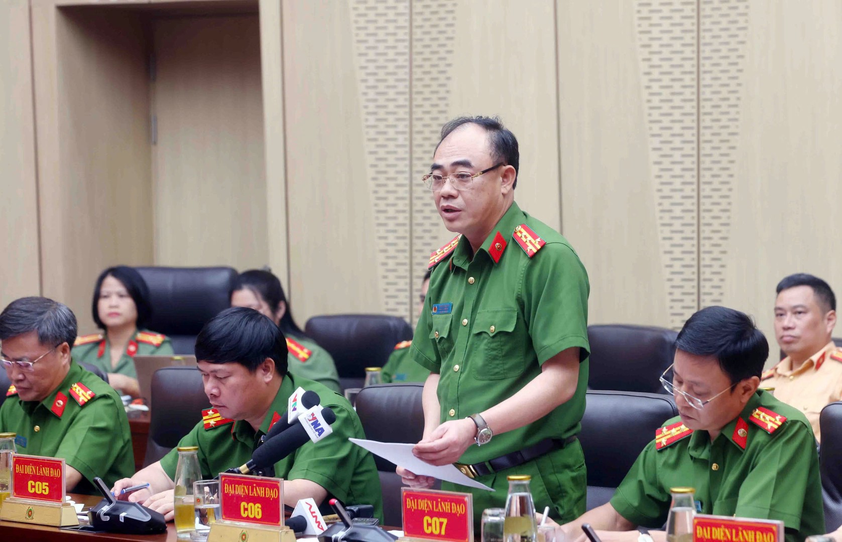 Bộ Công an nghiên cứu sản xuất pháo hoa đa dạng giá cả hợp lý năm 2026 - Ảnh 1.