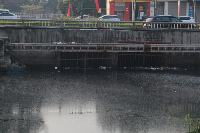 Một đoạn kênh nước màu đen, hôi thối tại Hải Dương, tháng 3/2026. Ảnh: Gia Chính