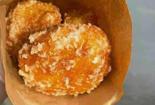 Bánh rán chứa nhiều đường khiến gan phải làm việc quá tải. Ảnh: Hoa Linh.