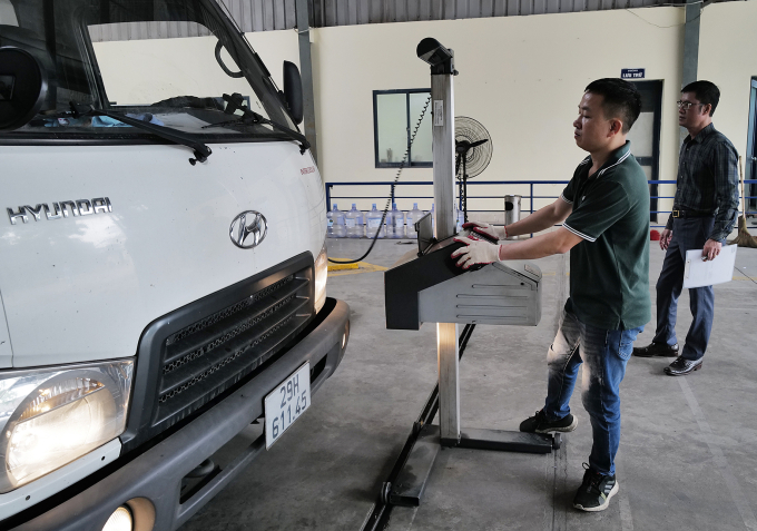 Đăng kiểm xe tại Hà Nội. Ảnh: Ngọc Thành