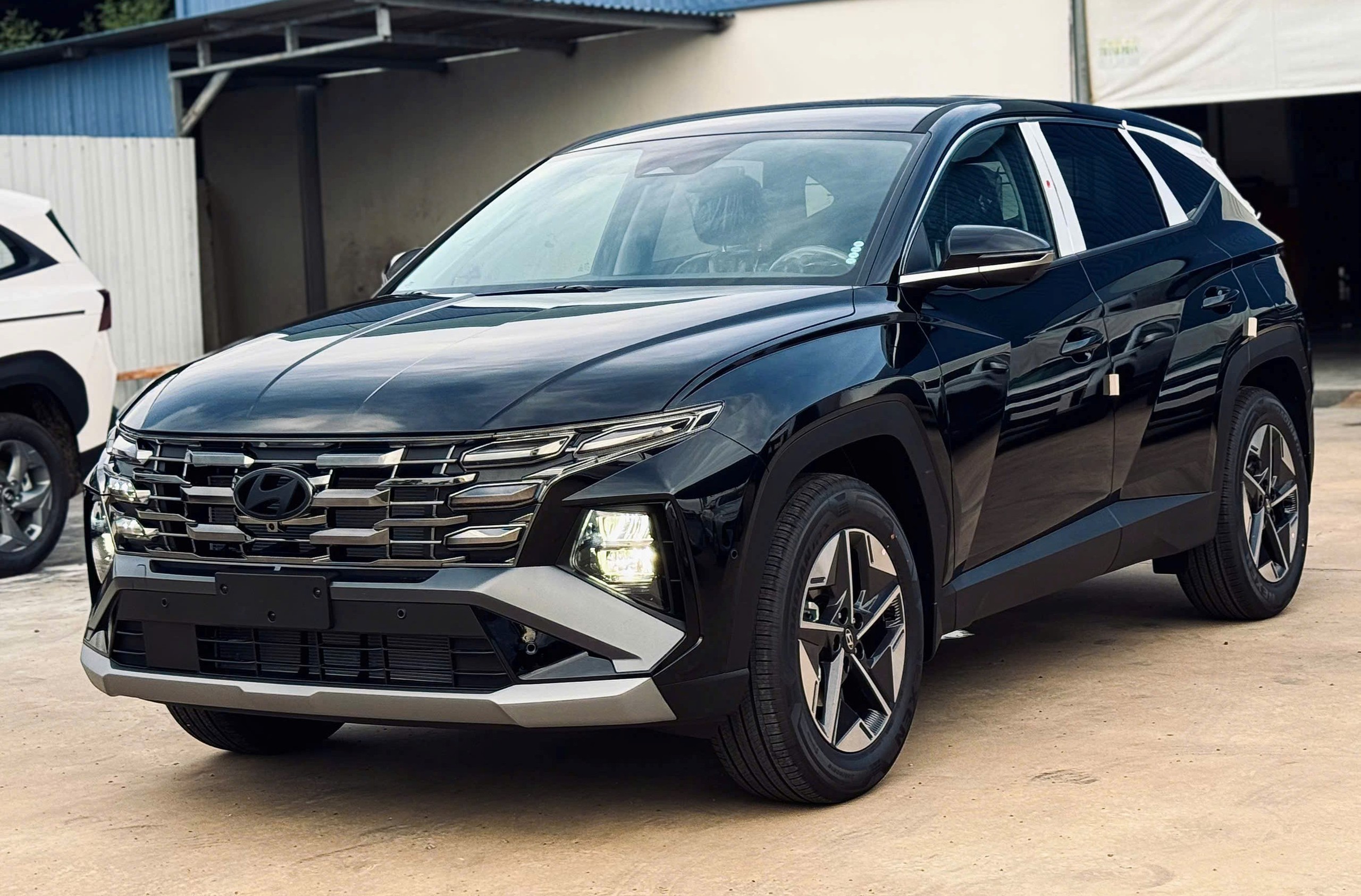 Bộ đôi Tucson và Creta vực dậy doanh số Hyundai tại Việt Nam - Ảnh 1.