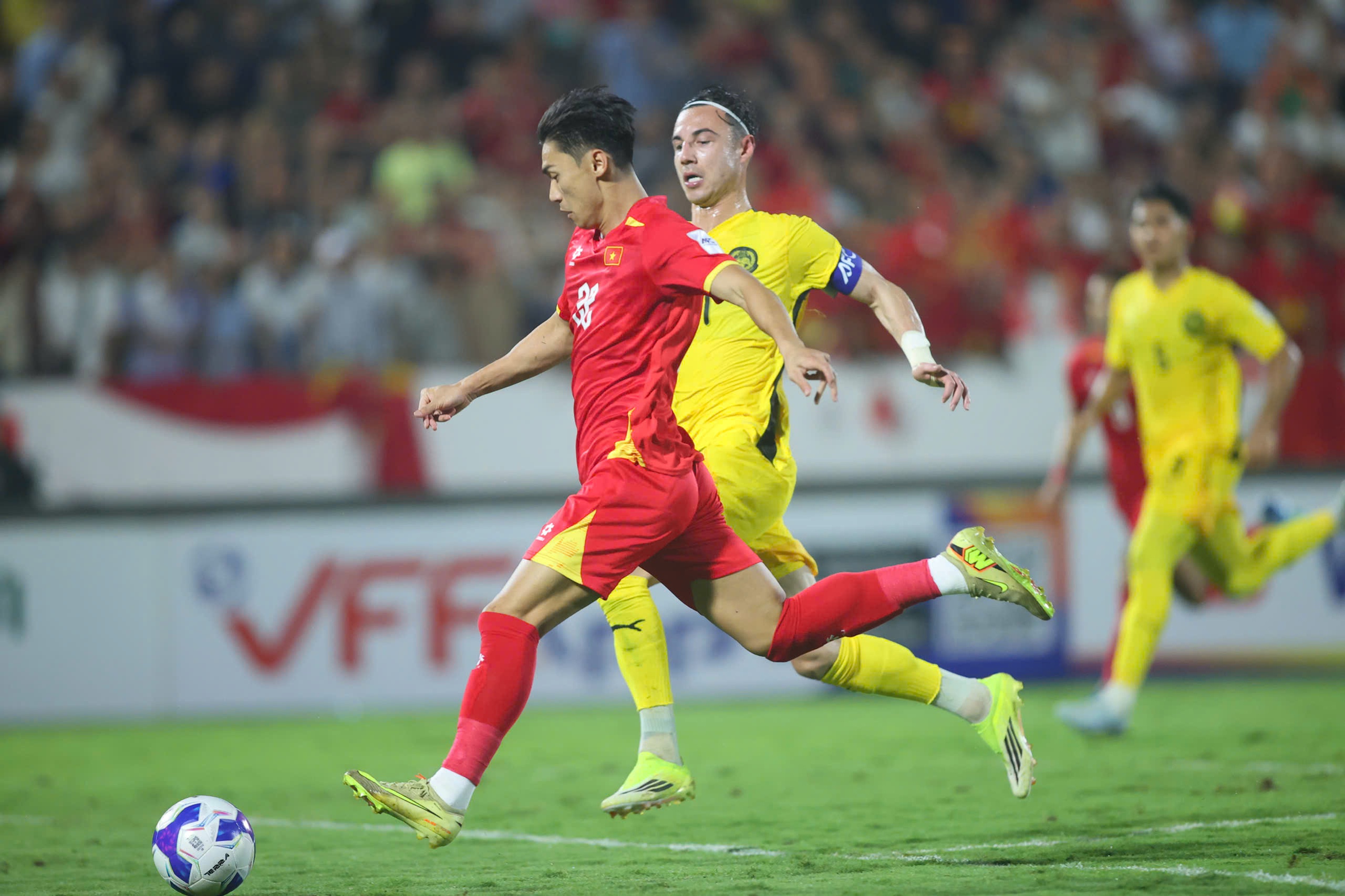 Bộ trưởng Malaysia lên tiếng sau cú sốc đội tuyển rớt hạng FIFA, làm sao bắt kịp Việt Nam?- Ảnh 1. Bộ trưởng Malaysia lên tiếng sau cú sốc đội tuyển rớt hạng FIFA, làm sao bắt kịp Việt Nam?- Ảnh 1.