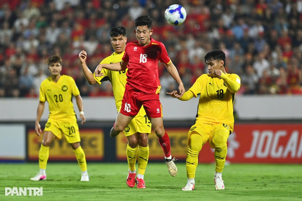 CĐV Malaysia thừa nhận thực tế buồn khi đội nhà vắng 7 cầu thủ nhập tịch - 1