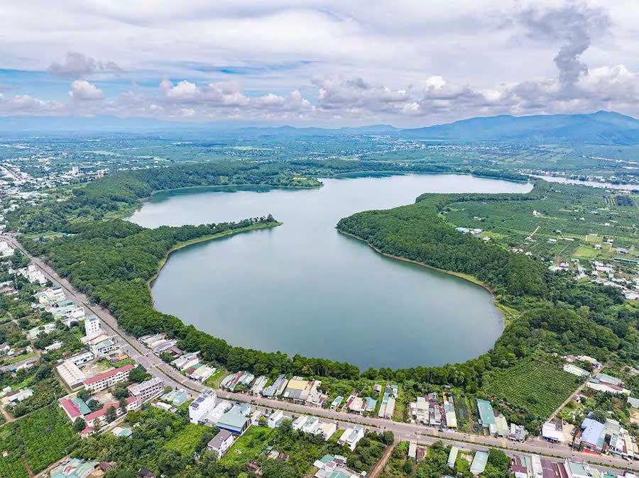 CÚ HÍCH NĂM DU LỊCH QUỐC GIA (*): Phong phú tour đại ngàn - biển xanh - Ảnh 1.