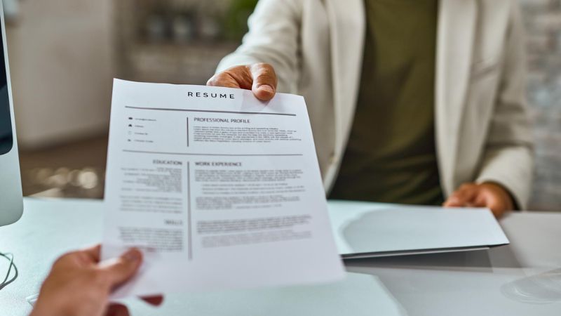 CV bị loại ngay từ 'vòng gửi xe': Bạn sai ở đâu? - Ảnh 1.