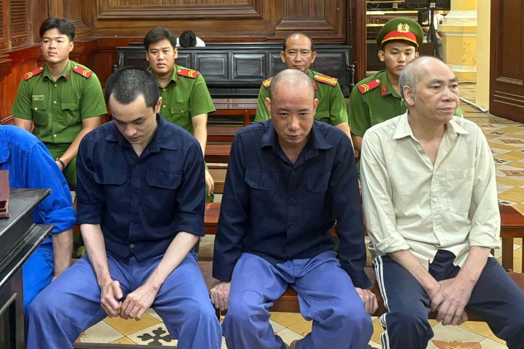 Cán bộ hải quan tiếp tay đường dây nhập lậu sữa ngoại qua cảng ở TPHCM - 1