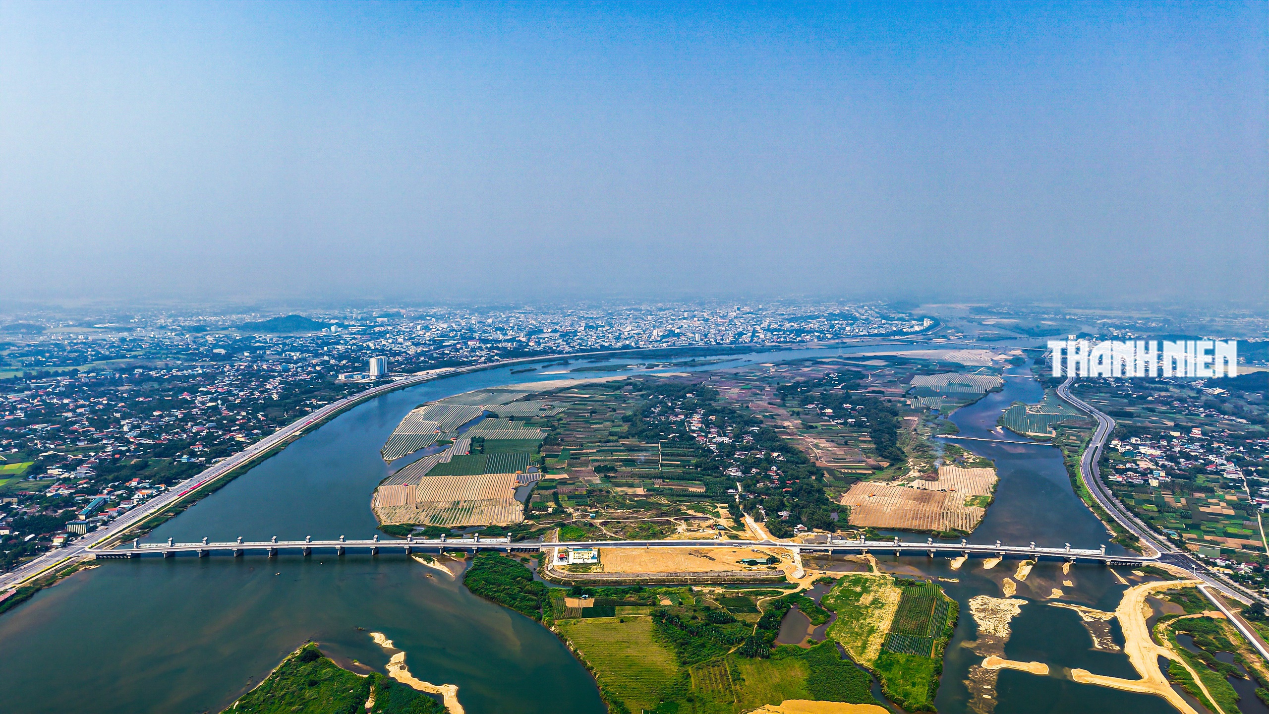 Cận cảnh đập dâng hạ lưu sông Trà Khúc trước ngày vận hành tích nước thử nghiệm- Ảnh 1.