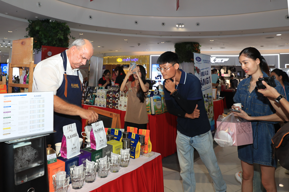 Không thể mãi xuất khẩu cà phê thô (*): Cần chiến lược bài bản - Ảnh 1.