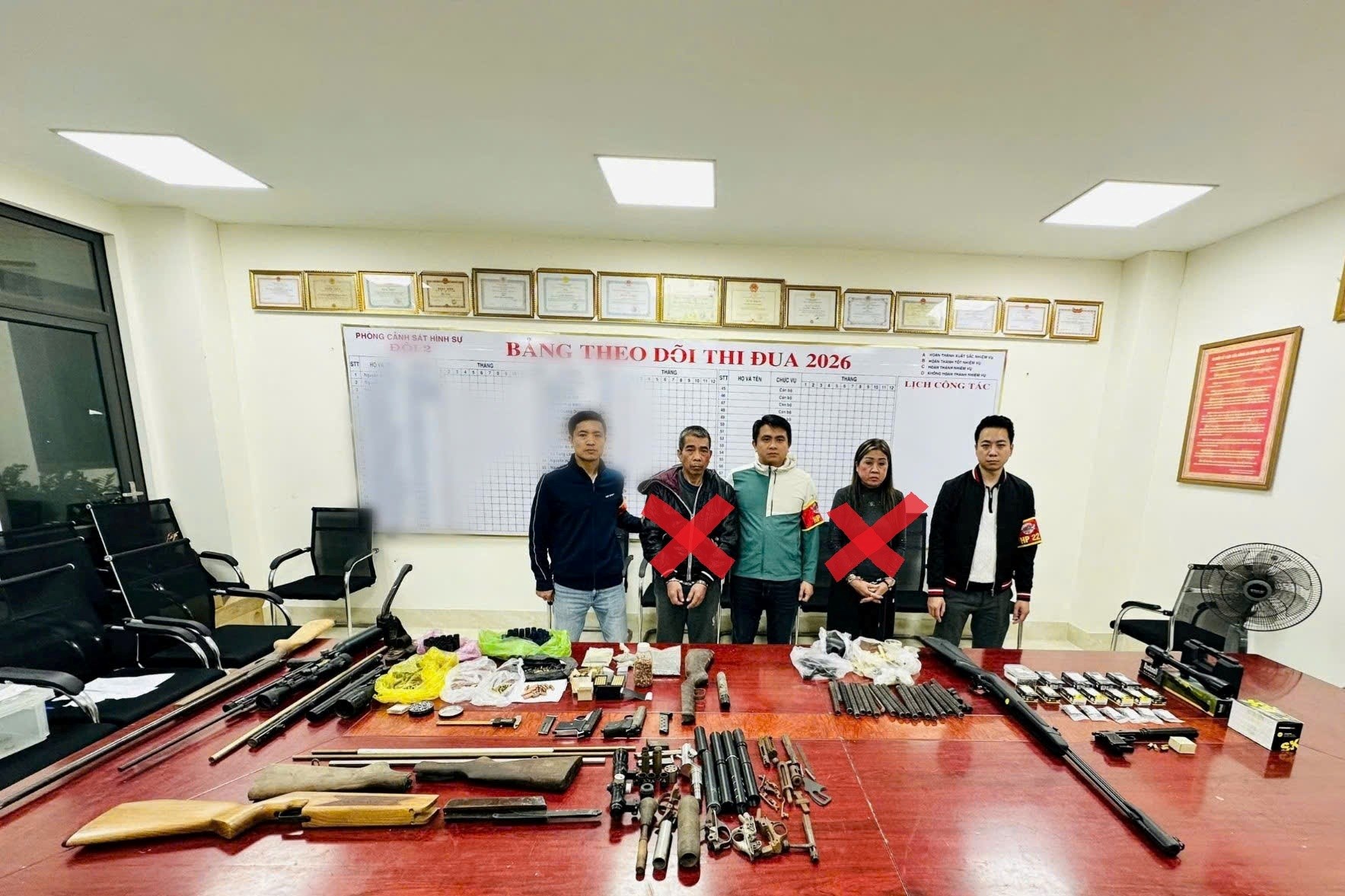 Cựu VĐV bắn súng tham gia đường dây mua bán vũ khí quân dụng quy mô lớn - Ảnh 1.