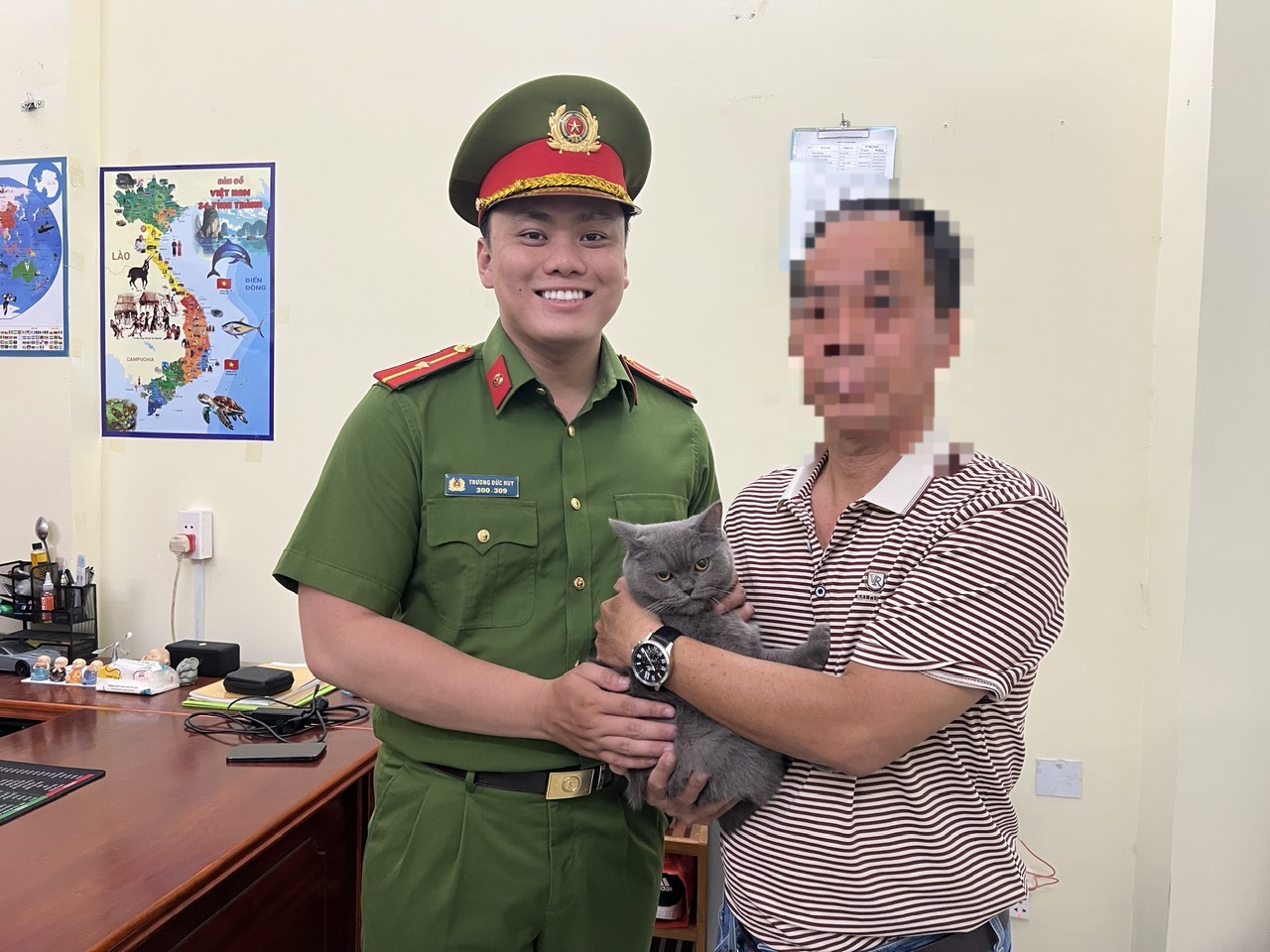 Cảnh sát hình sự bắt 3 người trộm chó bandog và mèo lông xám ở TP.HCM 3 công an TP.HCM - Ảnh 3.