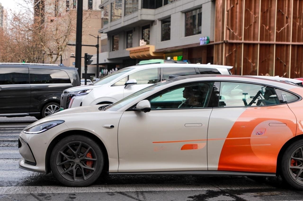 Canh sat vao cuoc dieu tra he lo bi mat