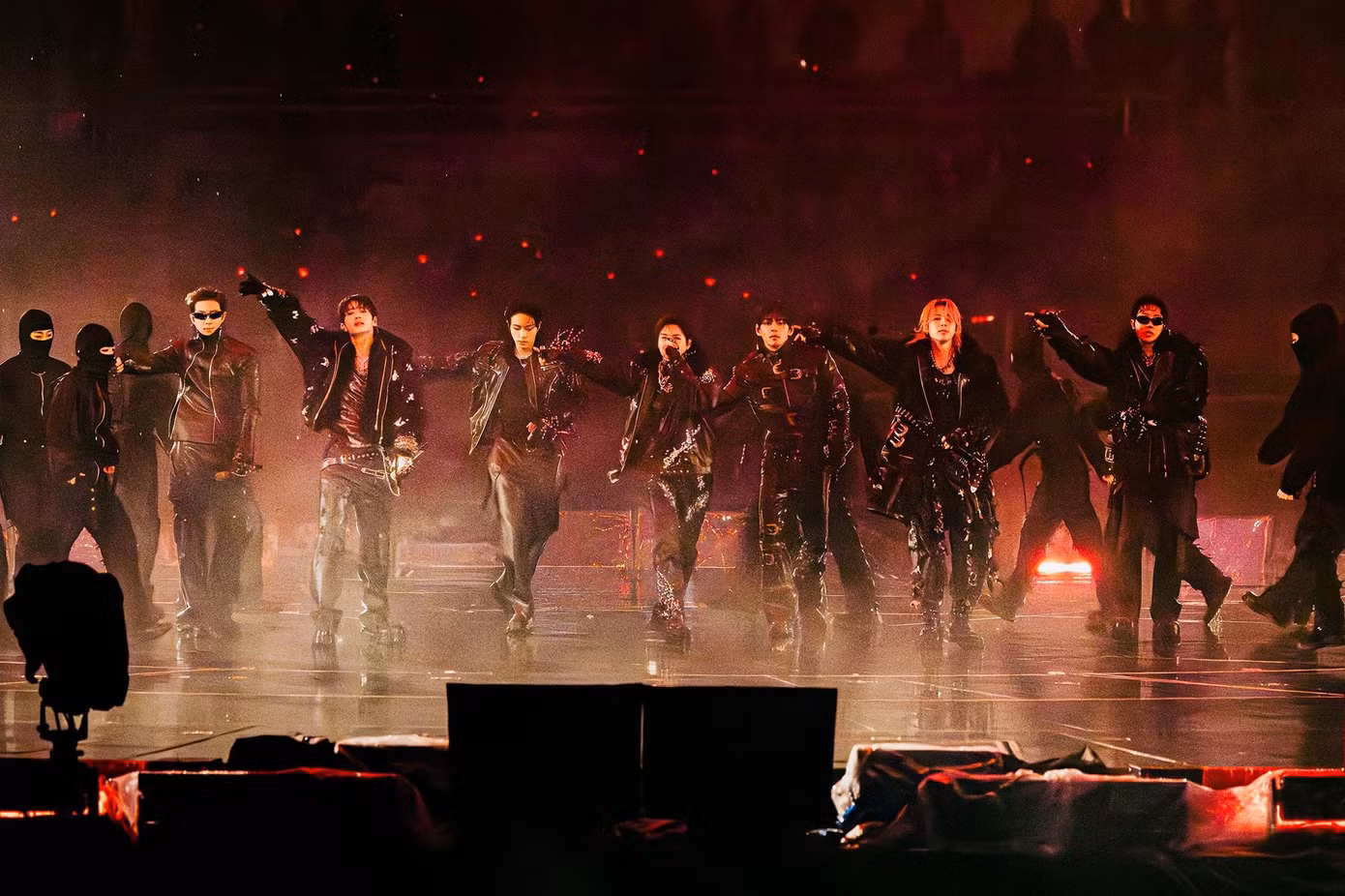 Canh tuong hang nghin khan gia nhun nhay chua tung.avif