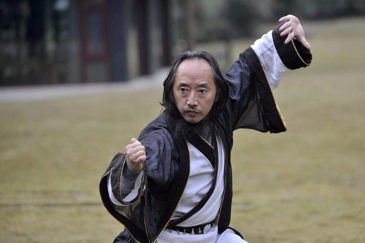 Cao thu vo thuat Trung Quoc bo nghe bac si